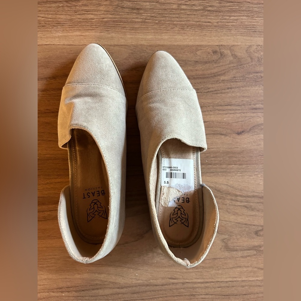 Beast flats sz 5.5 women’s shoes, light tan/dark beige, versatile color, comfy - Picture 3 of 6
